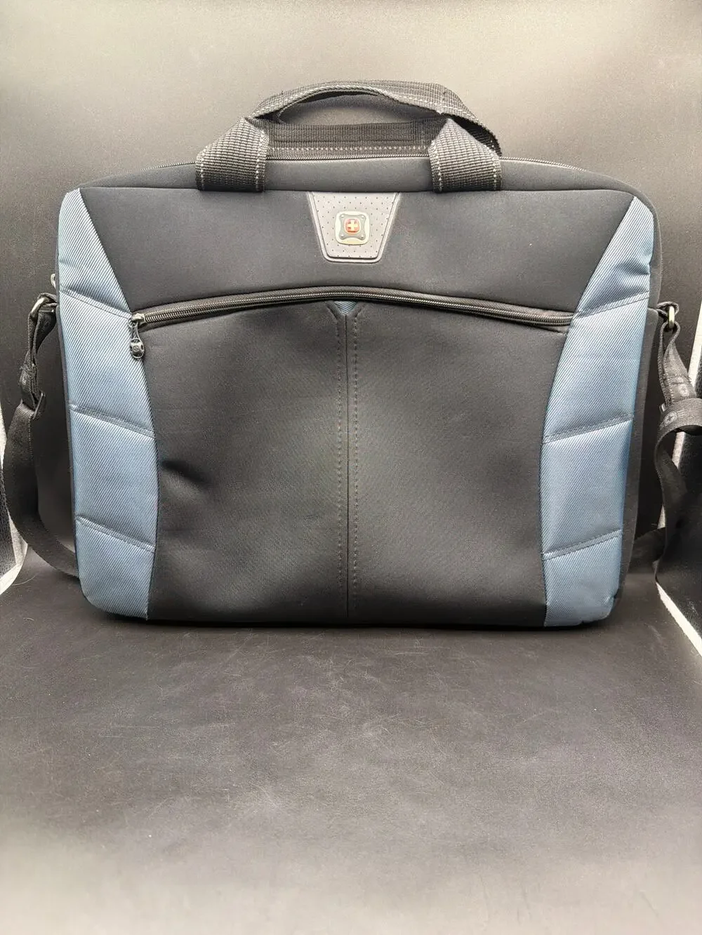 SwissGear The Sherpa Laptop Briefcase Messenger Bag Black Gray 17” Travel Case